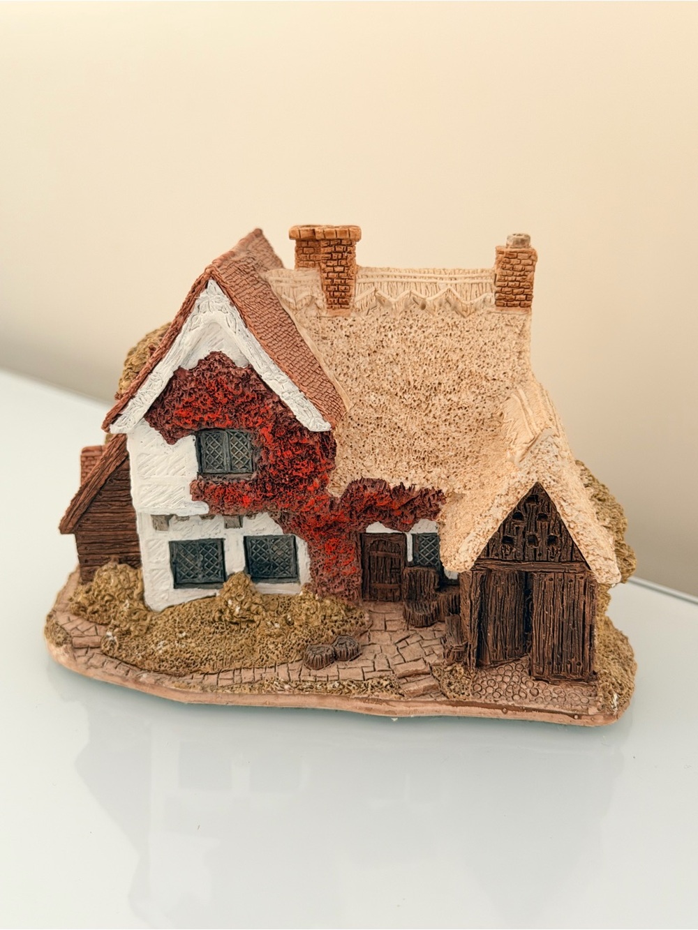 Vintage Lilliput Lane "Pargetters Retreat" Miniature English Cottage